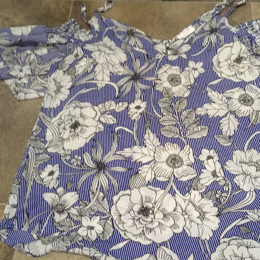 Flower blouse - Picture 3 of 3